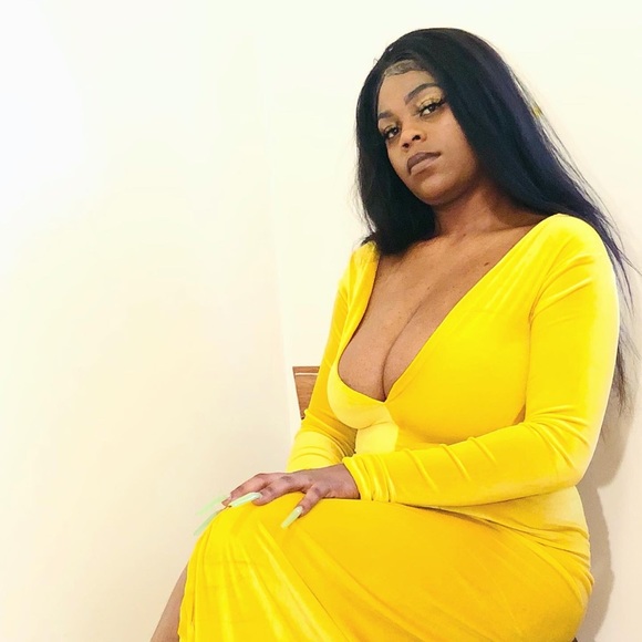 Yellow velvet gown - Picture 3 of 8